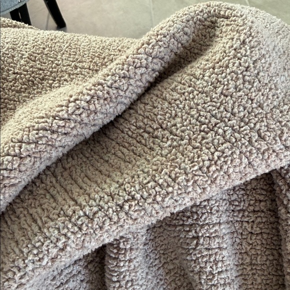 Hotel Collection throw blanket - Picture 5 of 5